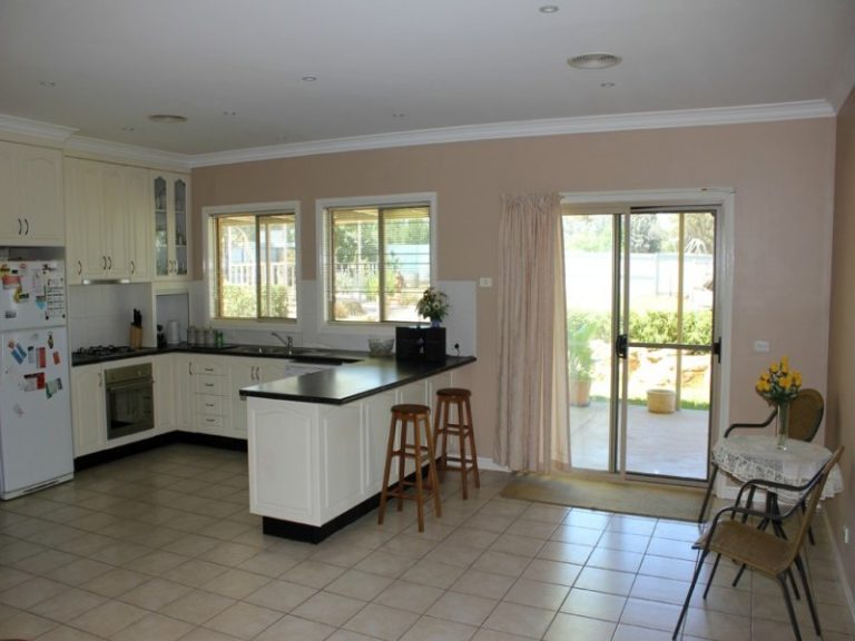59 Bartondale Road, Temora NSW 2666 - photo 10