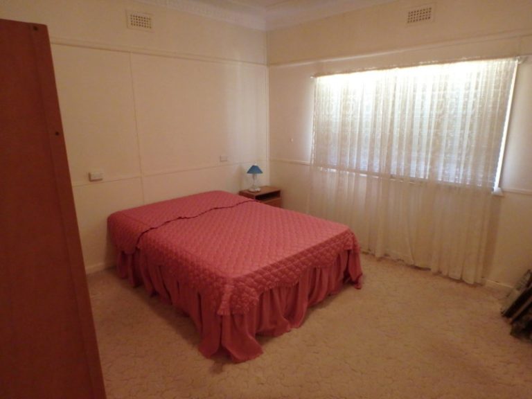 76 Haig Street, Temora NSW 2666 - photo 4