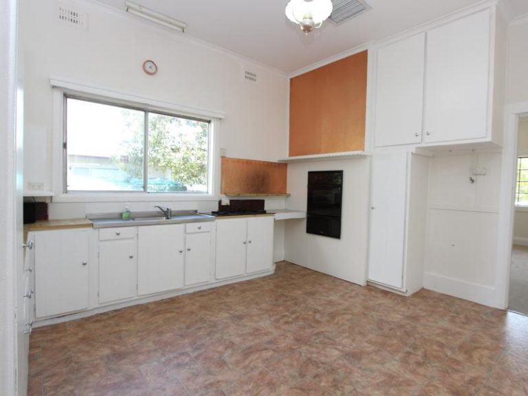 127 Vesper Street, Temora NSW 2666 - photo 2