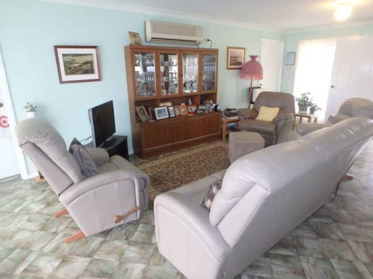 92A Kitchener Road, Temora NSW 2666 - photo 12