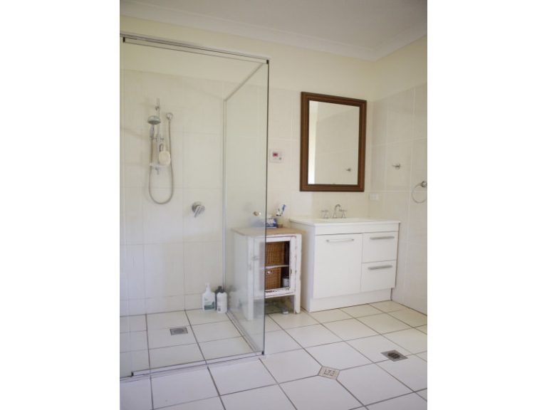 5 Rosella Street, Temora NSW 2666 - photo 11