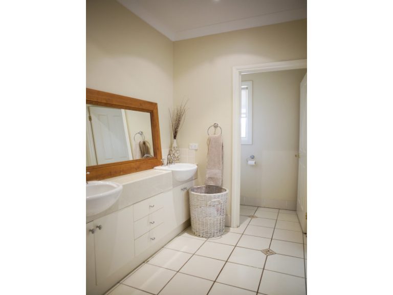 5 Rosella Street, Temora NSW 2666 - photo 14
