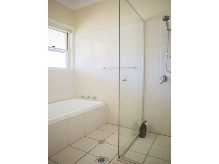 5 Rosella Street, Temora NSW 2666 - photo 16