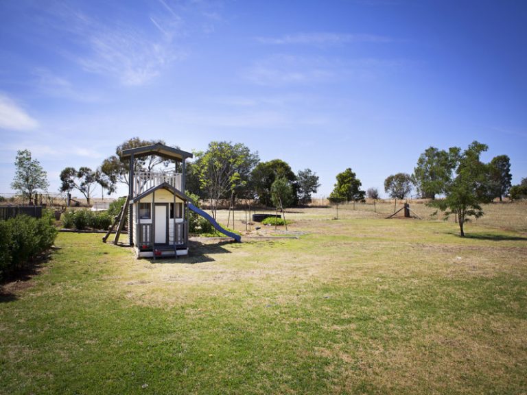 5 Rosella Street, Temora NSW 2666 - photo 19