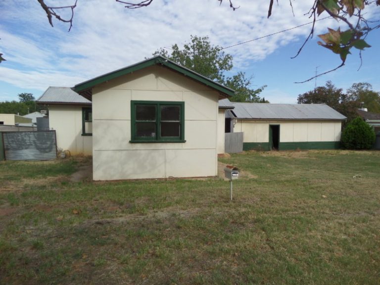 72 Elizabeth Street, Narrandera NSW 2700 - photo 2
