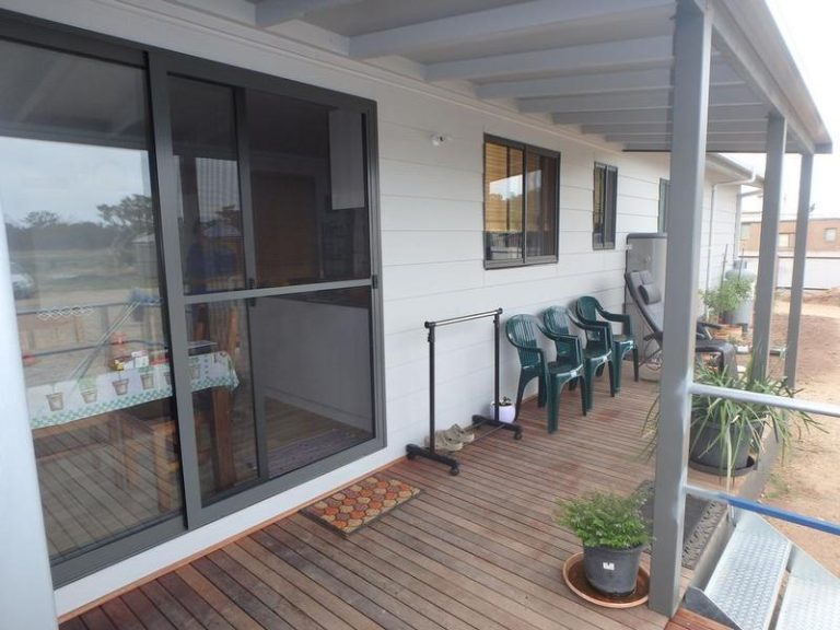 68 Ashelford Street, Temora NSW 2666 - photo 2