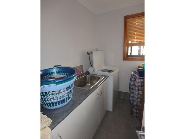 68 Ashelford Street, Temora NSW 2666 - photo 11