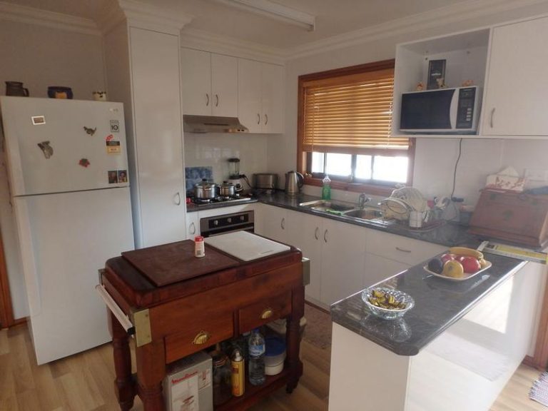 68 Ashelford Street, Temora NSW 2666 - photo 7