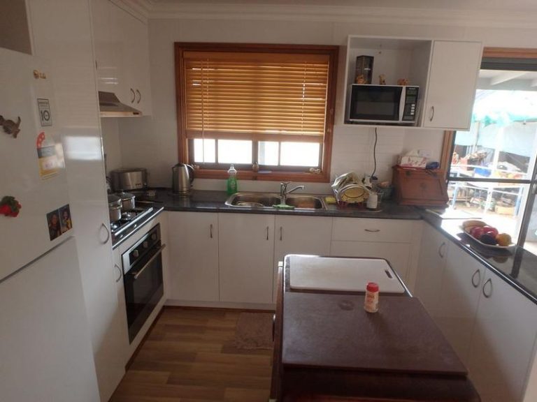 68 Ashelford Street, Temora NSW 2666 - photo 9