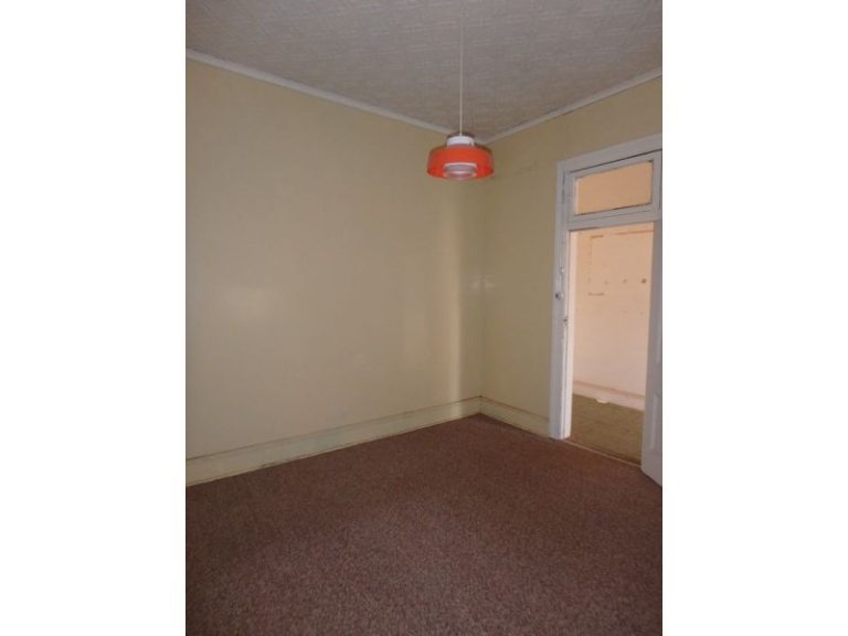 216 DeBoos Street, Temora NSW 2666 - photo 2