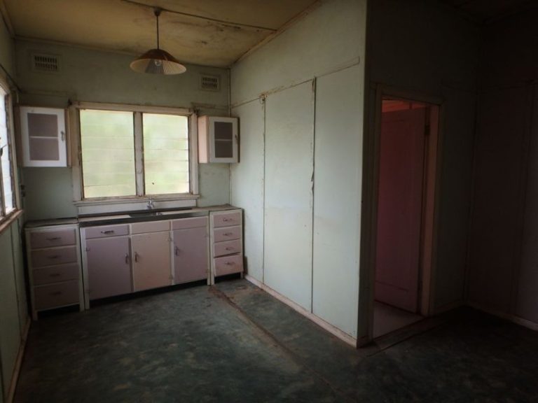216 DeBoos Street, Temora NSW 2666 - photo 11