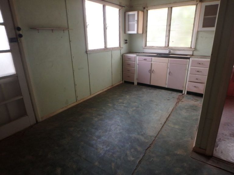 216 DeBoos Street, Temora NSW 2666 - photo 13