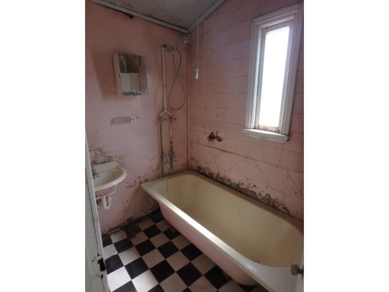 216 DeBoos Street, Temora NSW 2666 - photo 15