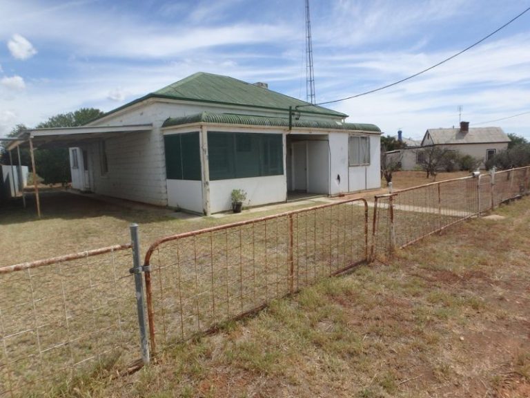 216 DeBoos Street, Temora NSW 2666 - McGrath Riverina