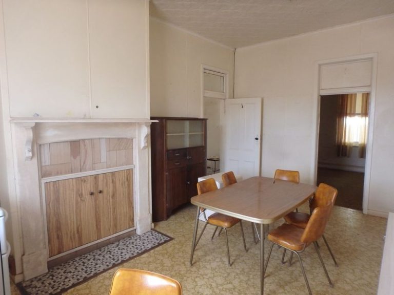 216 DeBoos Street, Temora NSW 2666 - photo 9