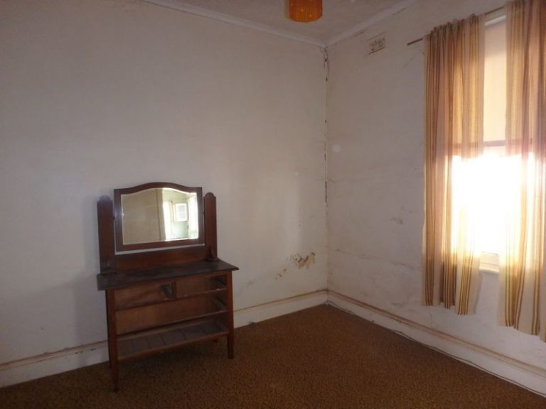 216 DeBoos Street, Temora NSW 2666 - photo 10