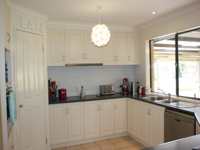 3 Rosella Street, Temora NSW 2666 - photo 5