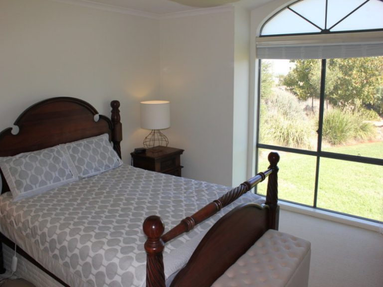3 Rosella Street, Temora NSW 2666 - photo 8