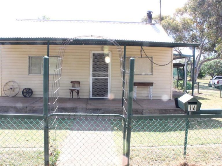 16 Stawell Street, Beckom NSW 2665 - photo 13
