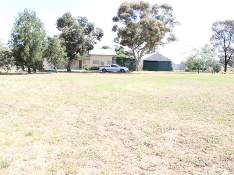 16 Stawell Street, Beckom NSW 2665 - photo 3