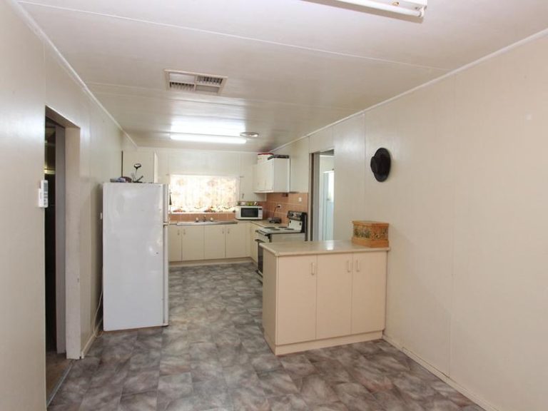 16 Stawell Street, Beckom NSW 2665 - photo 4