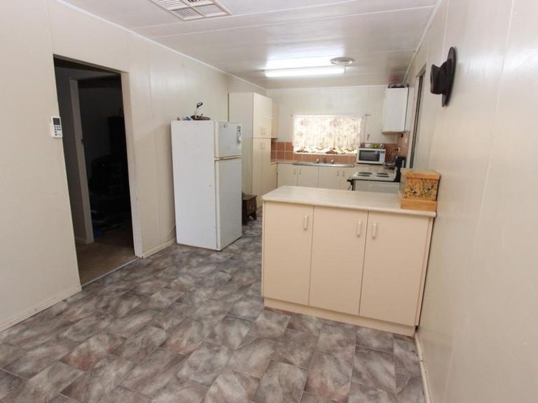 16 Stawell Street, Beckom NSW 2665 - photo 5