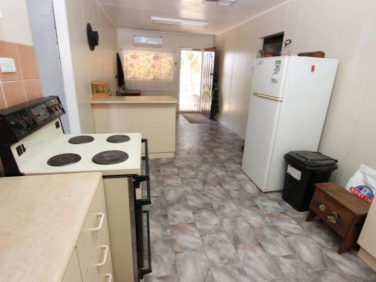 16 Stawell Street, Beckom NSW 2665 - photo 6