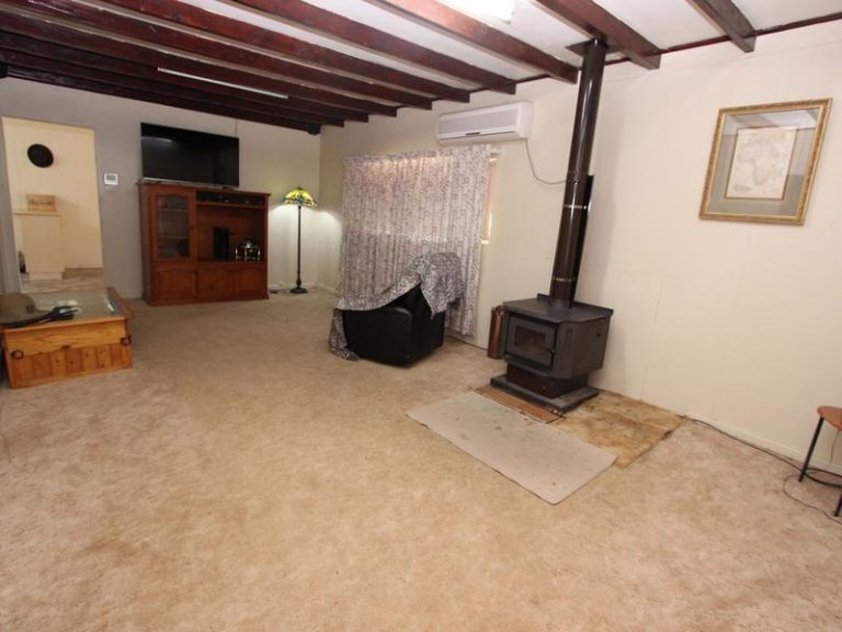 16 Stawell Street, Beckom NSW 2665 - photo 7