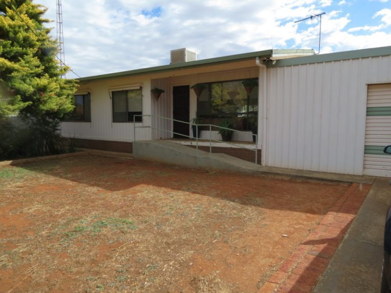 85 Bendee Street, Barellan NSW 2665 - photo 3
