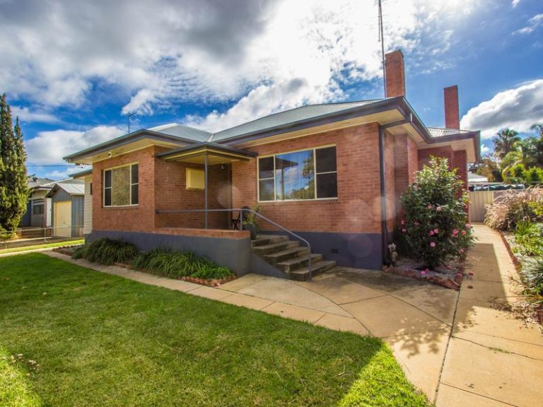 39 King Street, Narrandera NSW 2700 - photo 2
