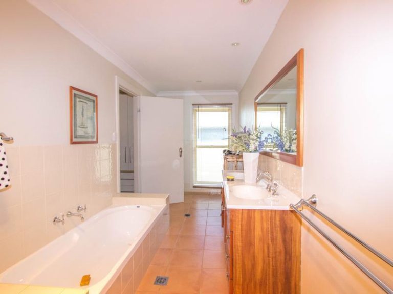 39 King Street, Narrandera NSW 2700 - photo 16