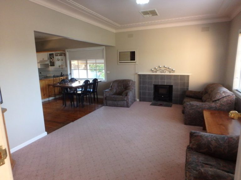 110 Kitchener Road, Temora NSW 2666 - photo 3