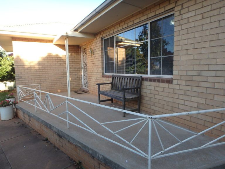 110 Kitchener Road, Temora NSW 2666 - photo 24