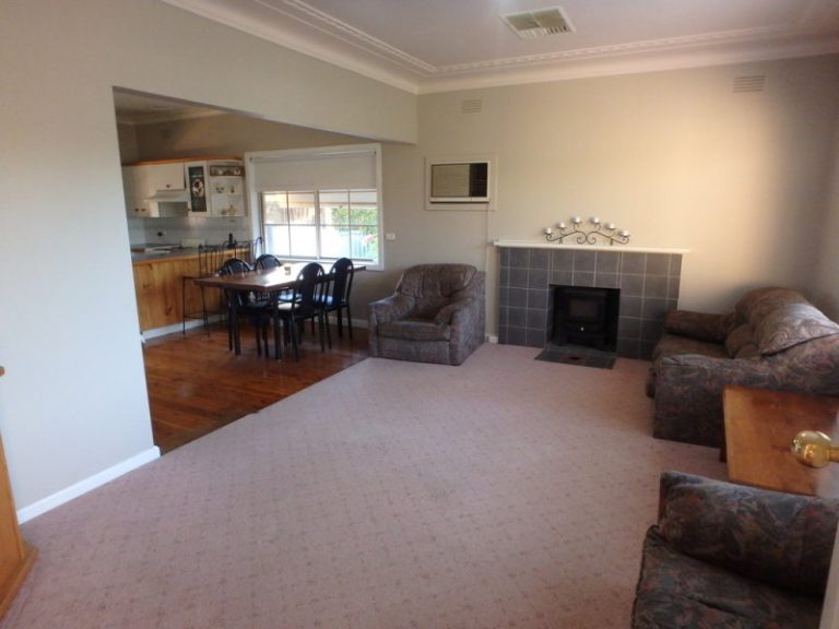 110 Kitchener Road, Temora NSW 2666 - photo 7