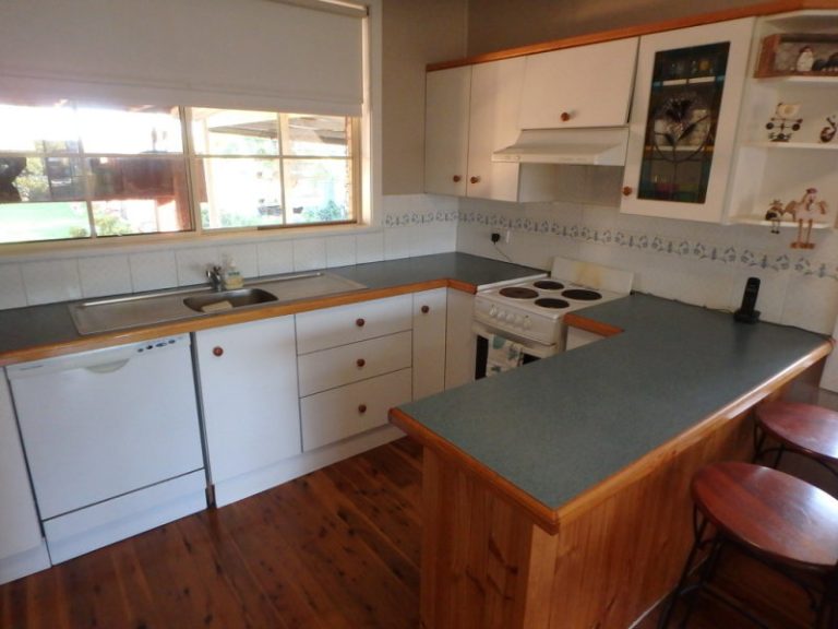 110 Kitchener Road, Temora NSW 2666 - photo 9
