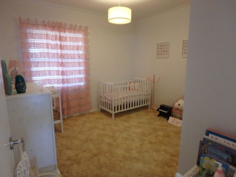 17 Bellevue Street, Temora NSW 2666 - photo 9