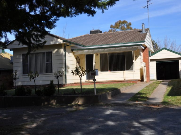 76 Larmer Street, Narrandera NSW 2700 - photo 2