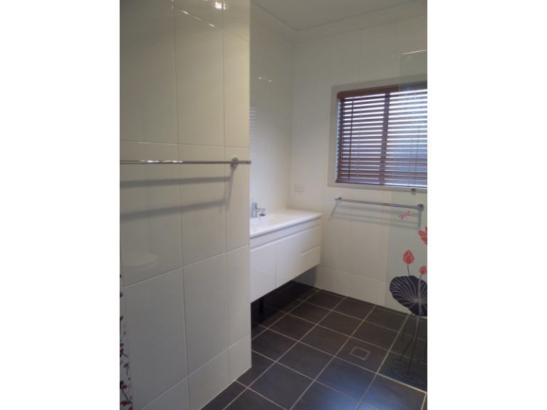 76 Larmer Street, Narrandera NSW 2700 - photo 12