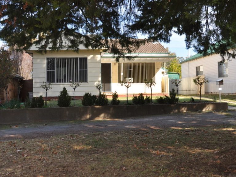 76 Larmer Street, Narrandera NSW 2700 - photo 3