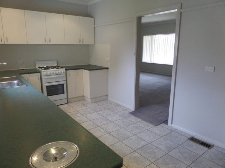 76 Larmer Street, Narrandera NSW 2700 - photo 5