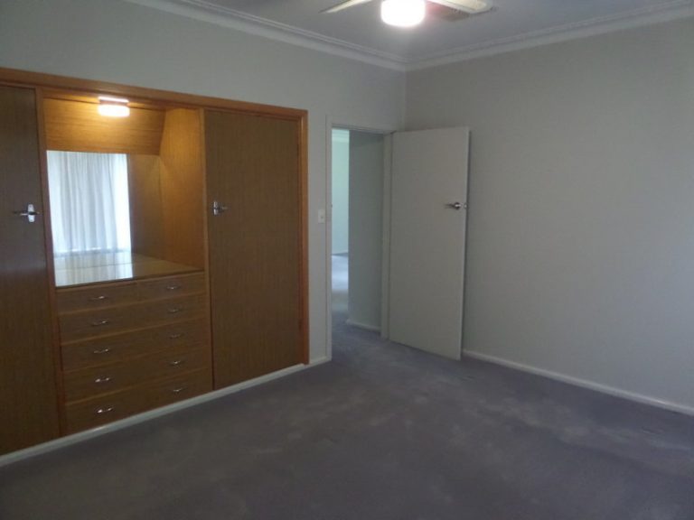 76 Larmer Street, Narrandera NSW 2700 - photo 9