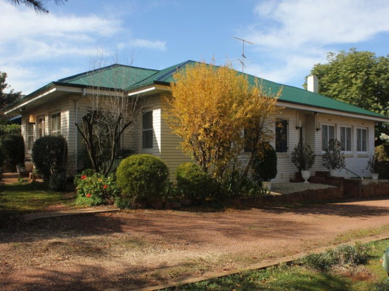 101 Gloucester Street, Temora NSW 2666 - McGrath Riverina