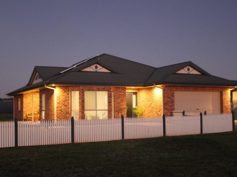 4 Kurrawong Street, Temora NSW 2666 - photo 2