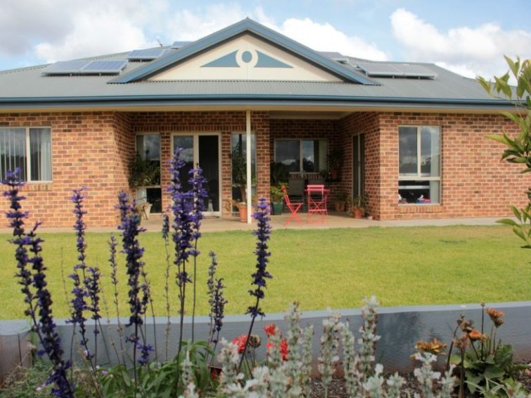4 Kurrawong Street, Temora NSW 2666 - photo 16