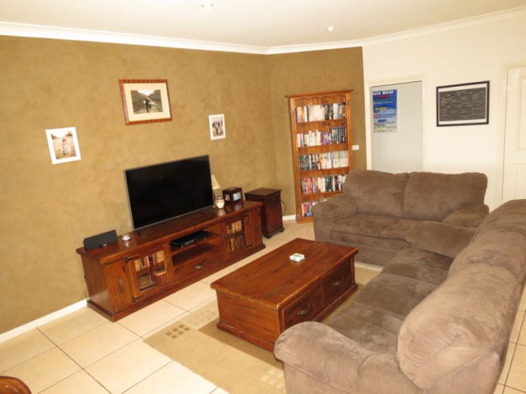 4 Kurrawong Street, Temora NSW 2666 - photo 5