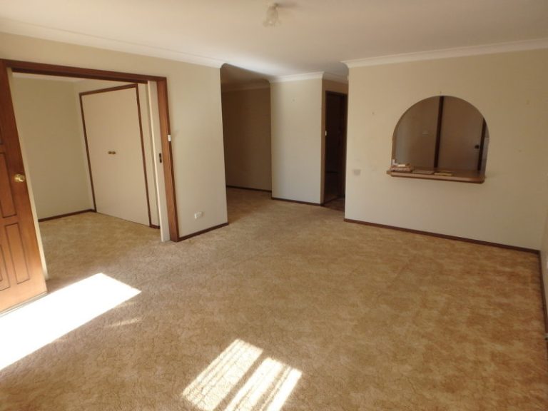 1/101 Crowley Street, Temora NSW 2666 - photo 2