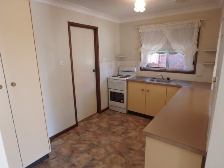 1/101 Crowley Street, Temora NSW 2666 - photo 11
