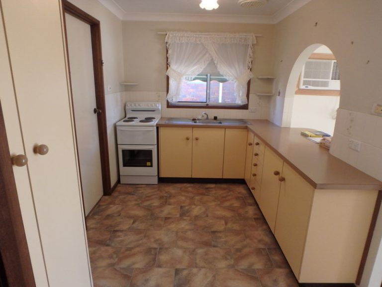 1/101 Crowley Street, Temora NSW 2666 - photo 9