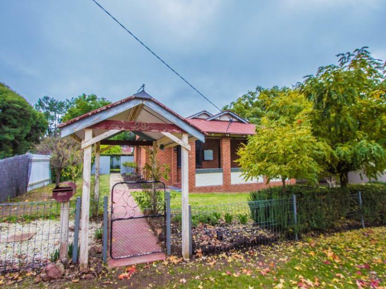 29 Roberts Street, Narrandera NSW 2700 - photo 2