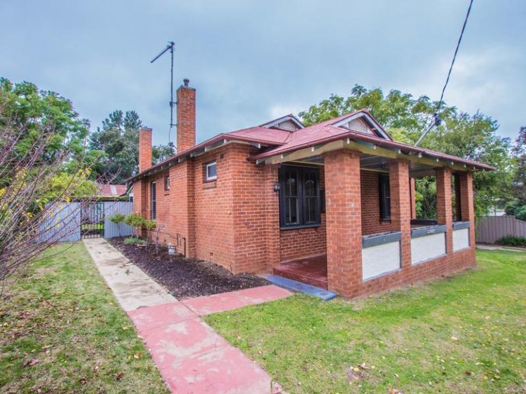 29 Roberts Street, Narrandera NSW 2700 - McGrath Riverina